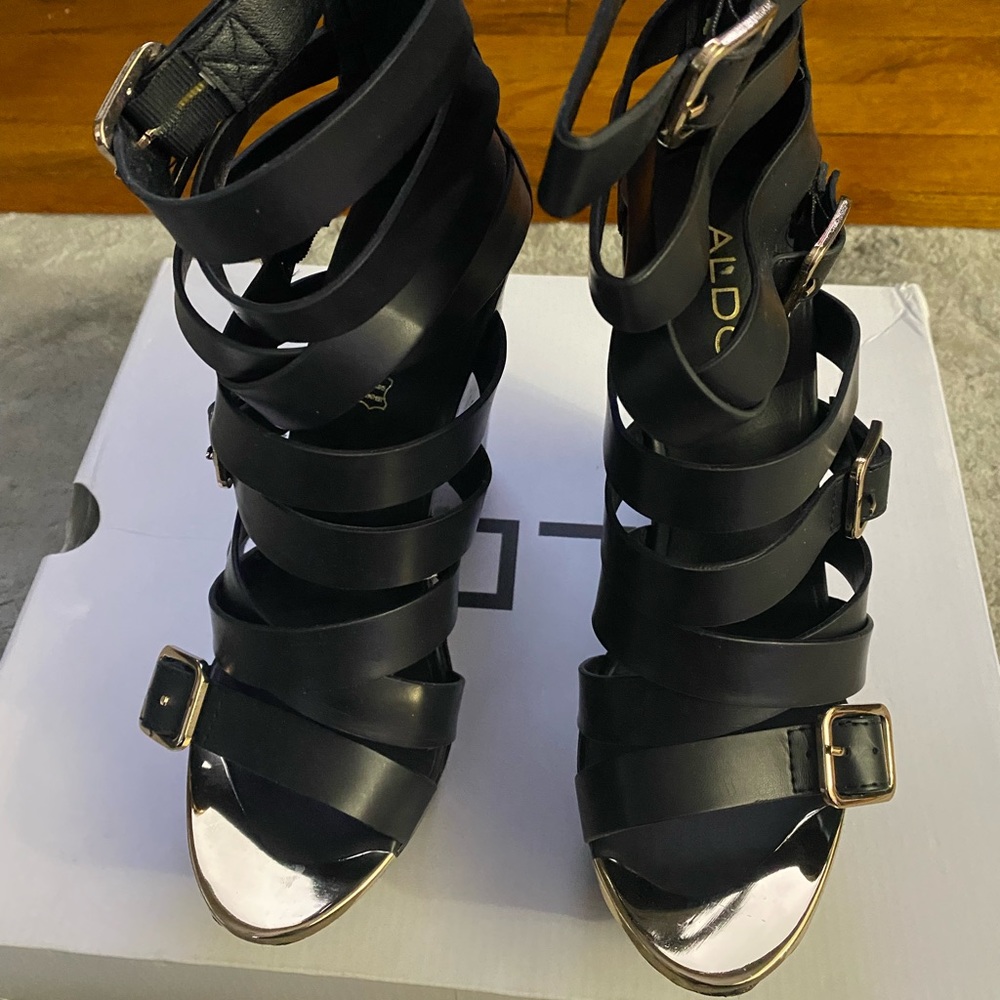 Women black strap leather wedge heels size 9